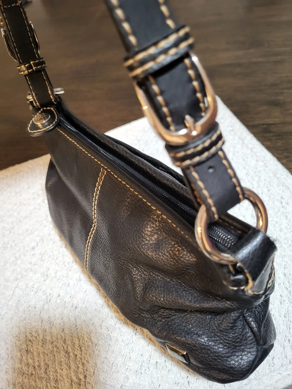 The Sak sleek black